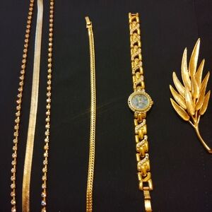 Elegant Gold Jewelry Set